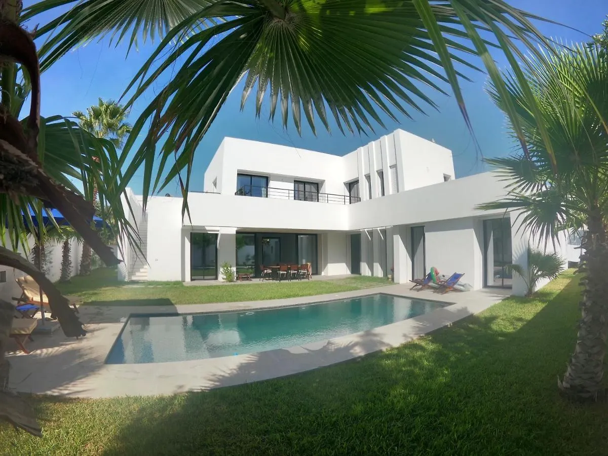 Villa Dar Henda 350m2 avec piscine la Soukra proche la Marsa et SIDI BOU SAID