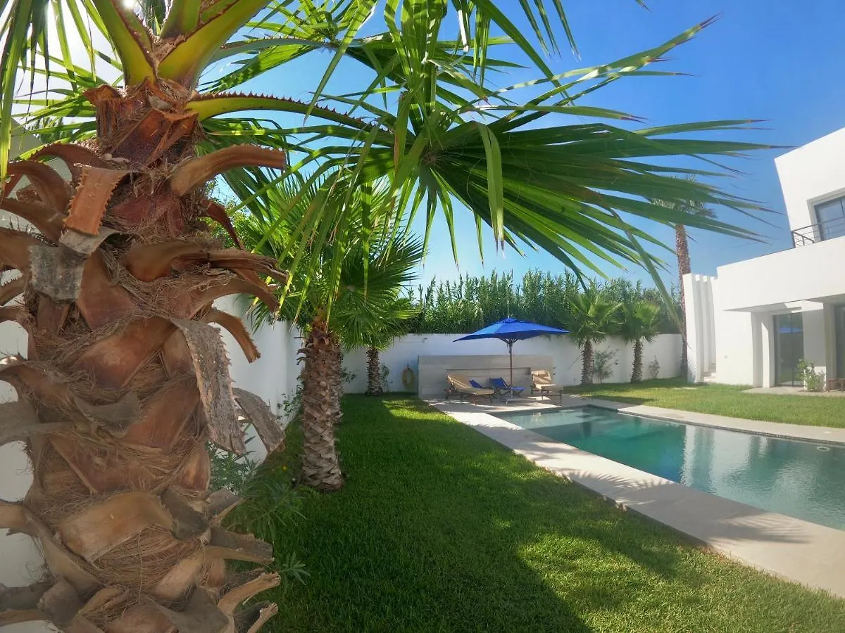 Villa Dar Henda 350m2 avec piscine la Soukra proche la Marsa et SIDI BOU SAID