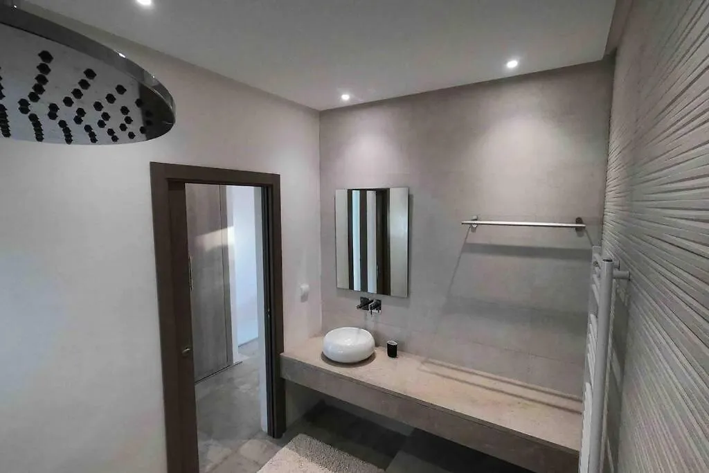 Villa Dar Henda 350m2 avec piscine la Soukra proche la Marsa et SIDI BOU SAID