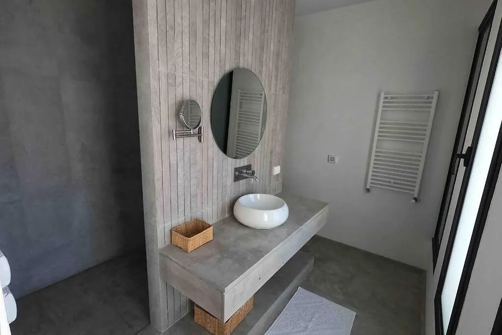 Villa Dar Henda 350m2 avec piscine la Soukra proche la Marsa et SIDI BOU SAID