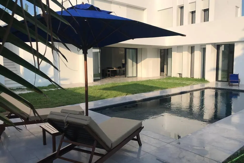 Villa Dar Henda 350m2 avec piscine la Soukra proche la Marsa et SIDI BOU SAID  Sukrah