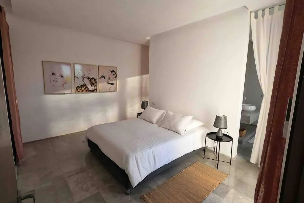 Villa Dar Henda 350m2 avec piscine la Soukra proche la Marsa et SIDI BOU SAID 0*, Sukrah