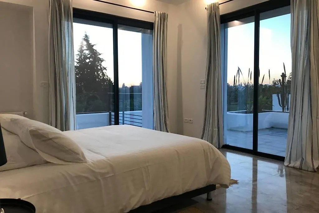 Villa Dar Henda 350m2 avec piscine la Soukra proche la Marsa et SIDI BOU SAID  Sukrah