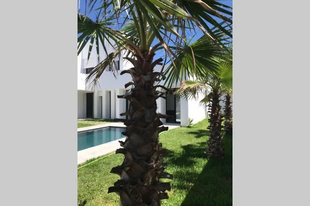 Villa Dar Henda 350m2 avec piscine la Soukra proche la Marsa et SIDI BOU SAID 0*, Sukrah
