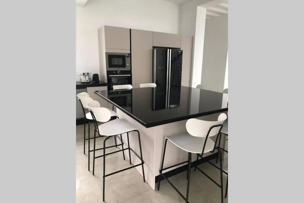 Villa Dar Henda 350m2 avec piscine la Soukra proche la Marsa et SIDI BOU SAID