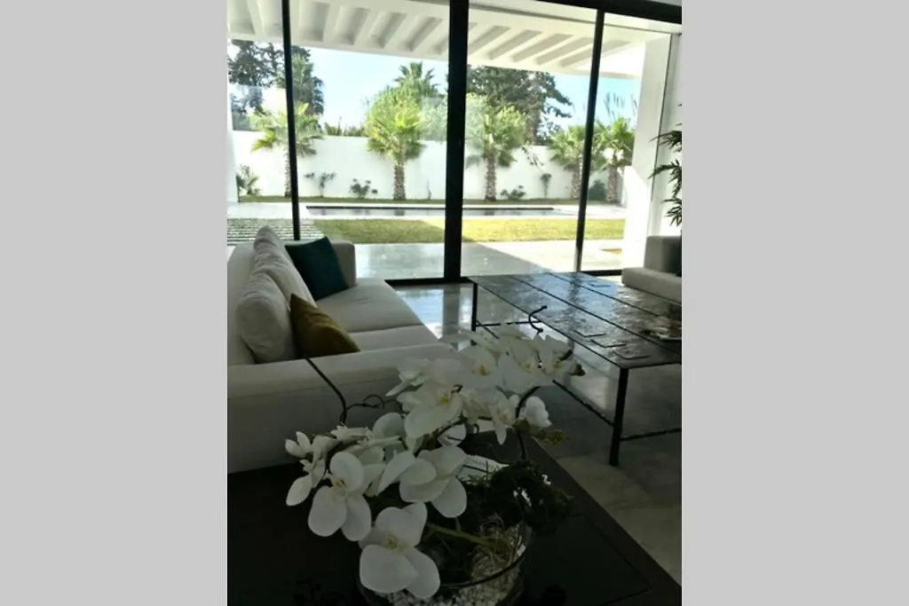 Villa Dar Henda 350m2 avec piscine la Soukra proche la Marsa et SIDI BOU SAID Tunisie