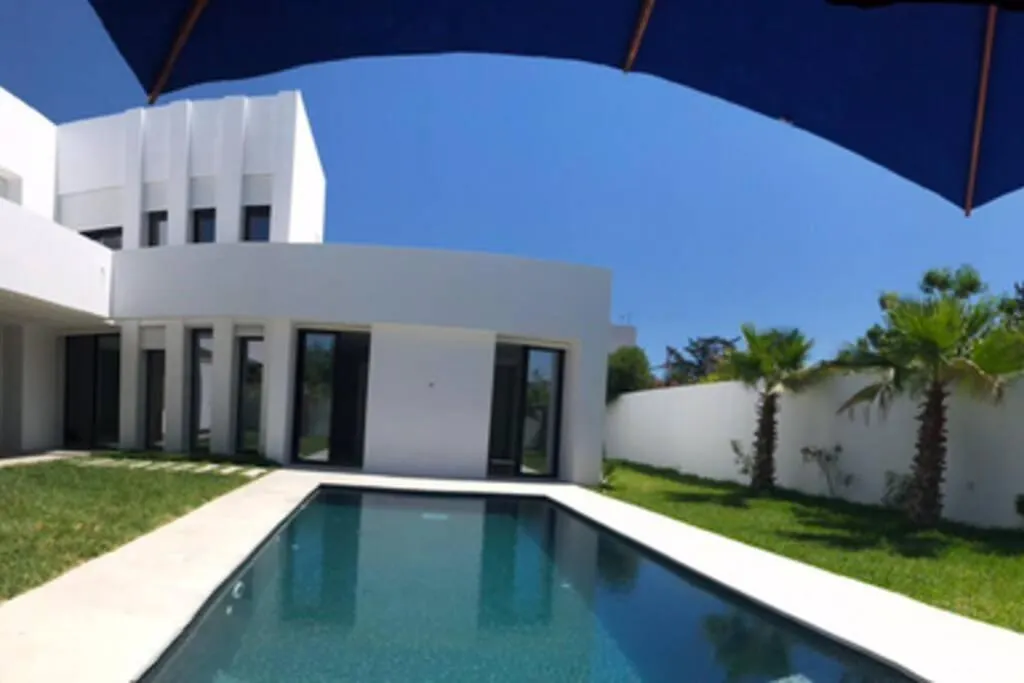 Villa Dar Henda 350m2 avec piscine la Soukra proche la Marsa et SIDI BOU SAID Tunisie